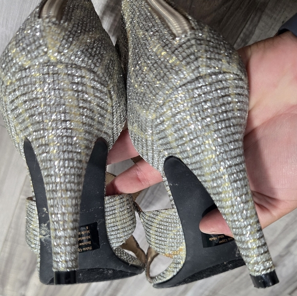 Kelly & Katie Silver Strappy Heels Sz 8 - Picture 12 of 12